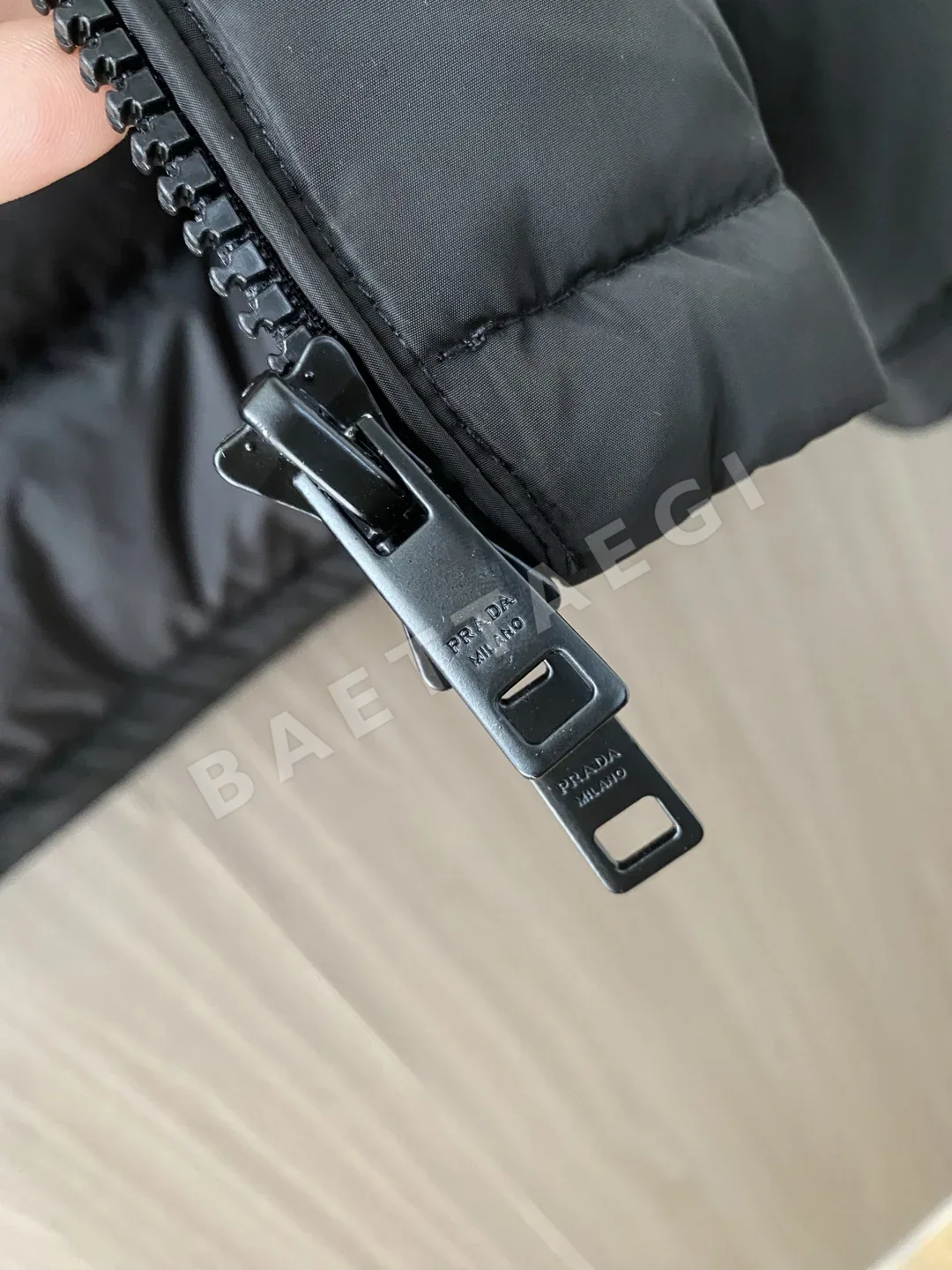프라다 남성 다운 패딩 점퍼 상세 이미지 7