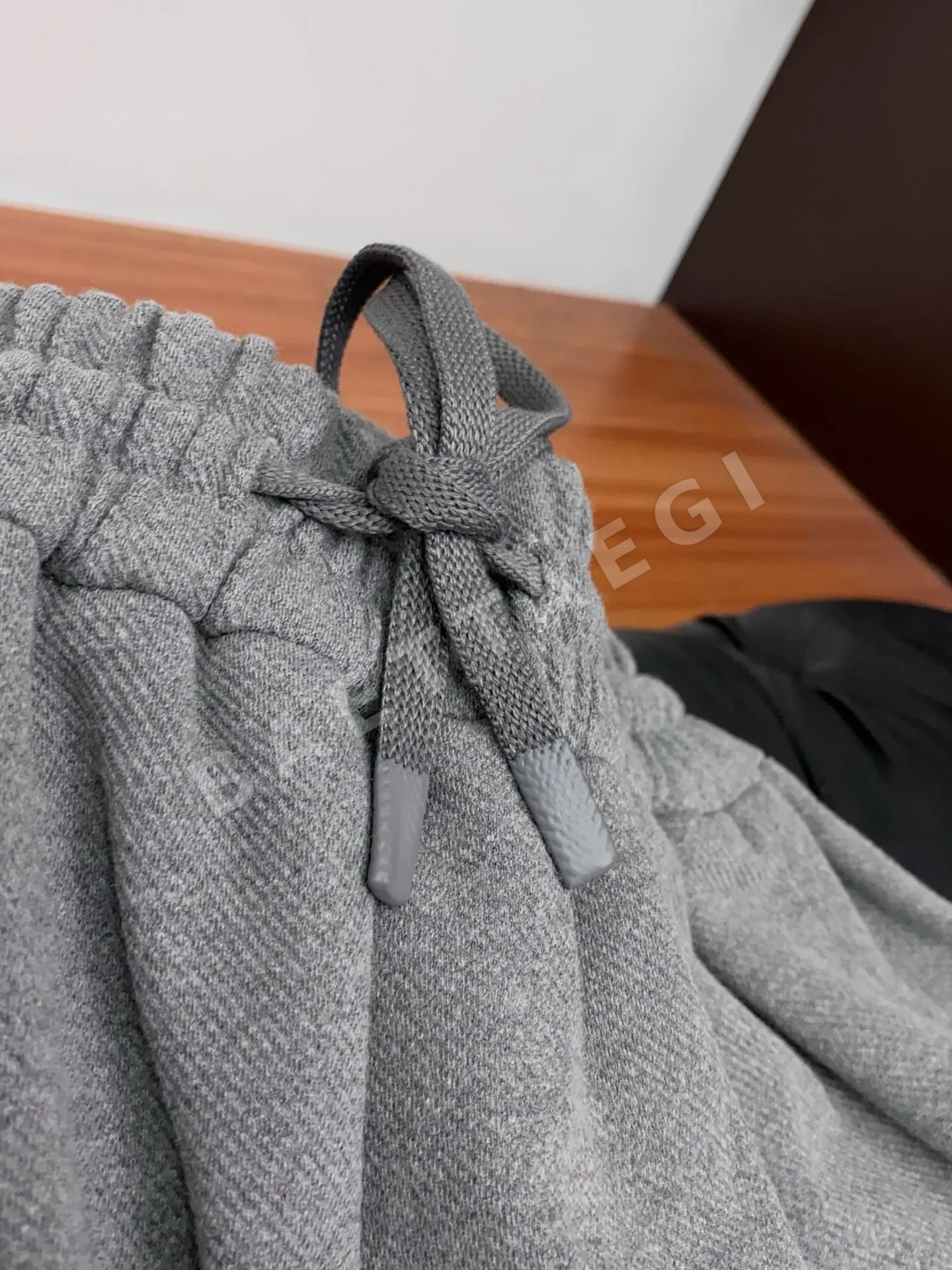 톰브라운 와이드 핏 남성 반바지 상세 이미지 7
