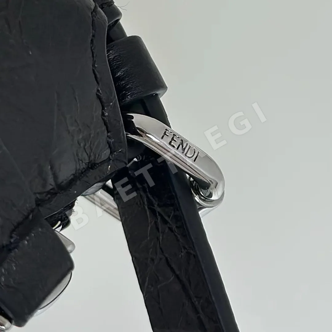 펜디 지퍼 탑 미니 언더암 가방 상세 이미지 7