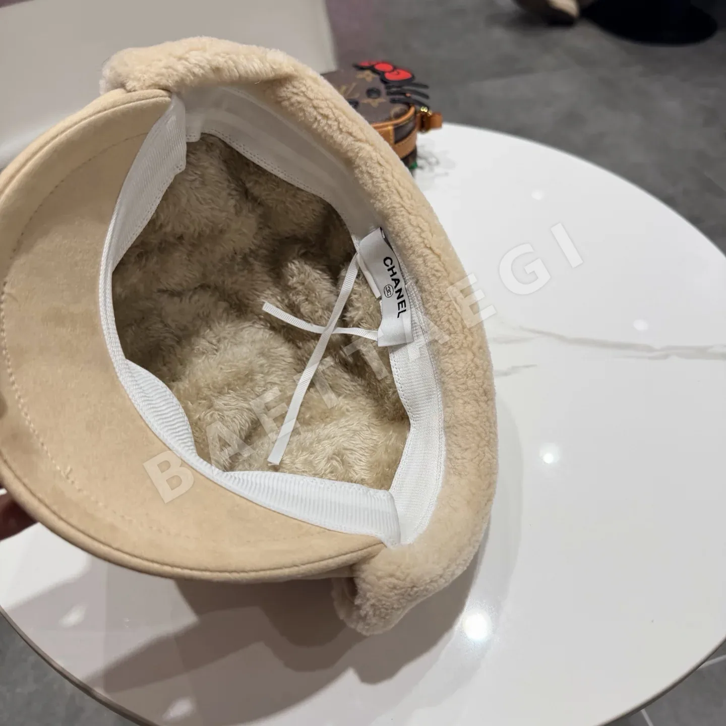 샤넬 스웨이드 캡 상세 이미지 9