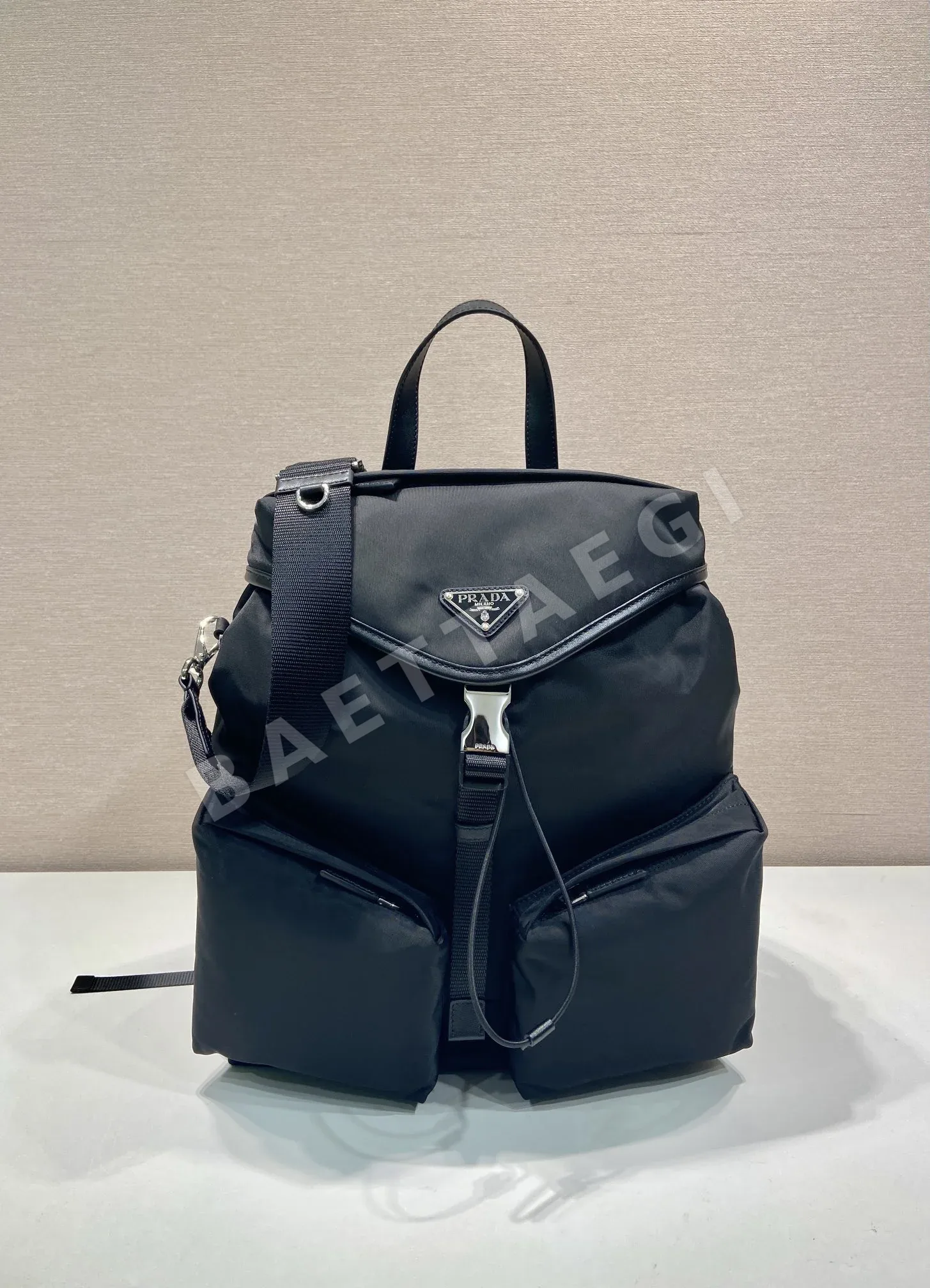 프라다 나일론 스몰 숄더백 2VZ111