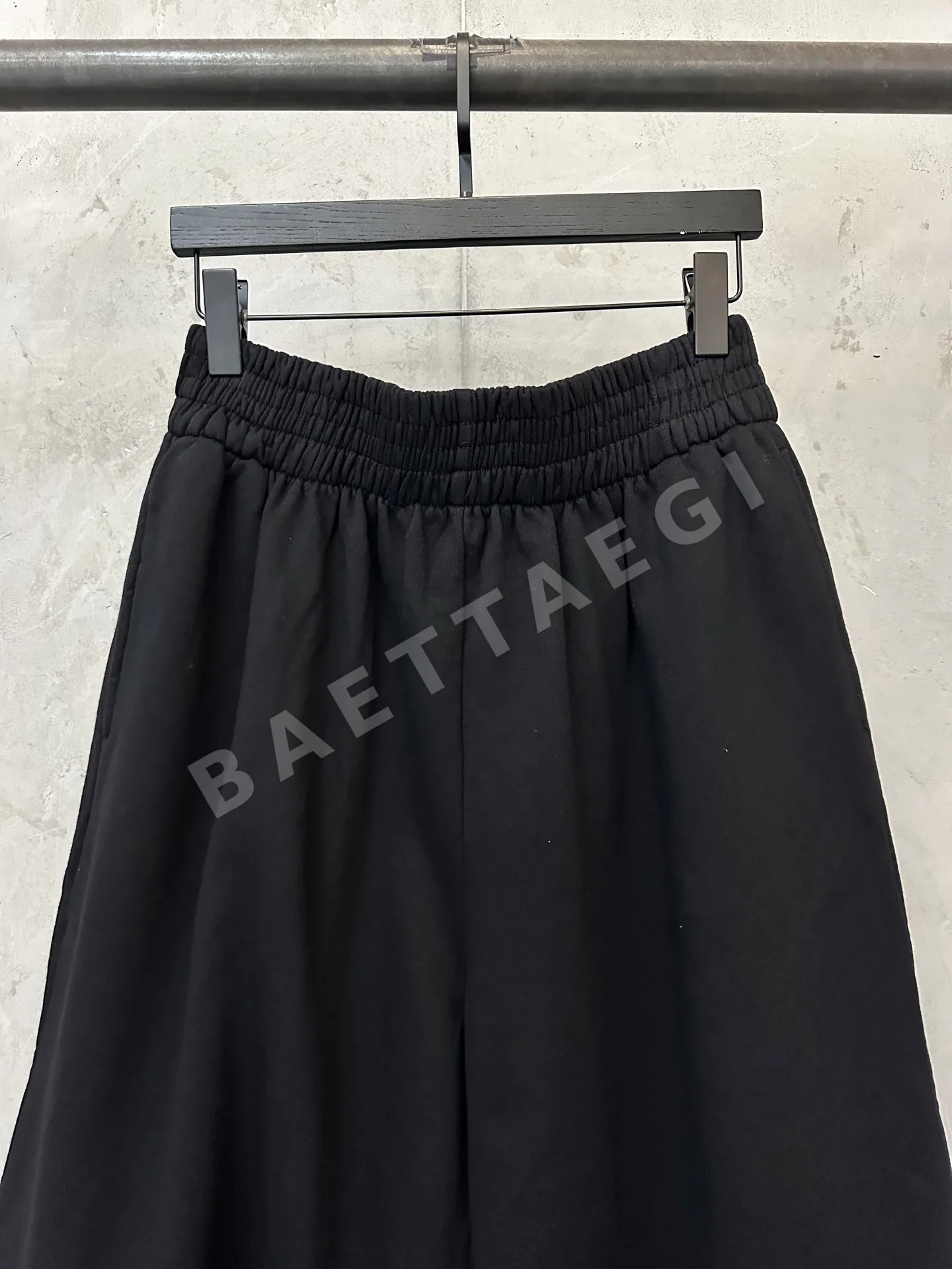 셀린느 자수 로고 워시드 면 반바지 상세 이미지 3