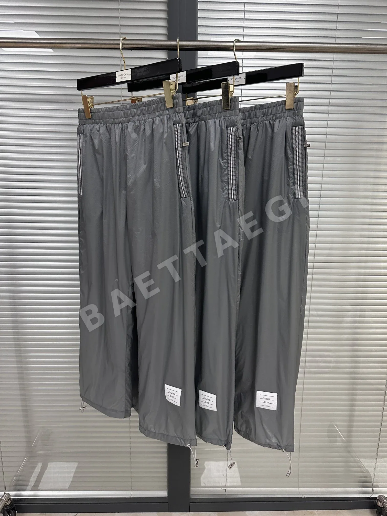 톰브라운 체크 리브 메시 포켓 남성 나일론 팬츠 상세 이미지 3