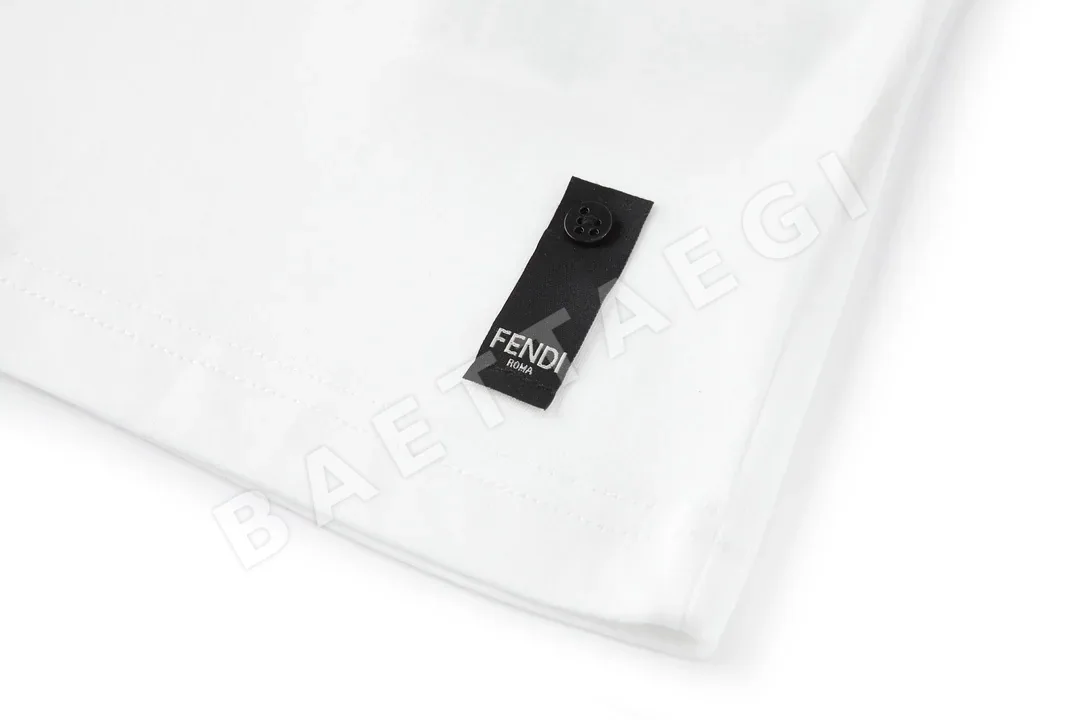 펜디 F 로고 알루미늄 장식 남성 반팔 티셔츠 상세 이미지 6