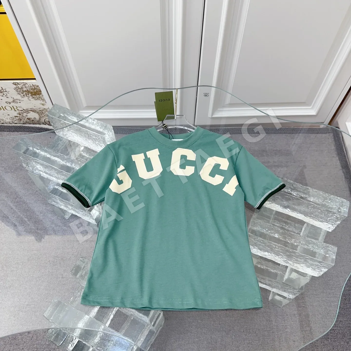 GU 2026 早春子供用新作半袖Tシャツ、フロッキープリントとオリジナル品質、230gヘビーウェイト生地 Gucci