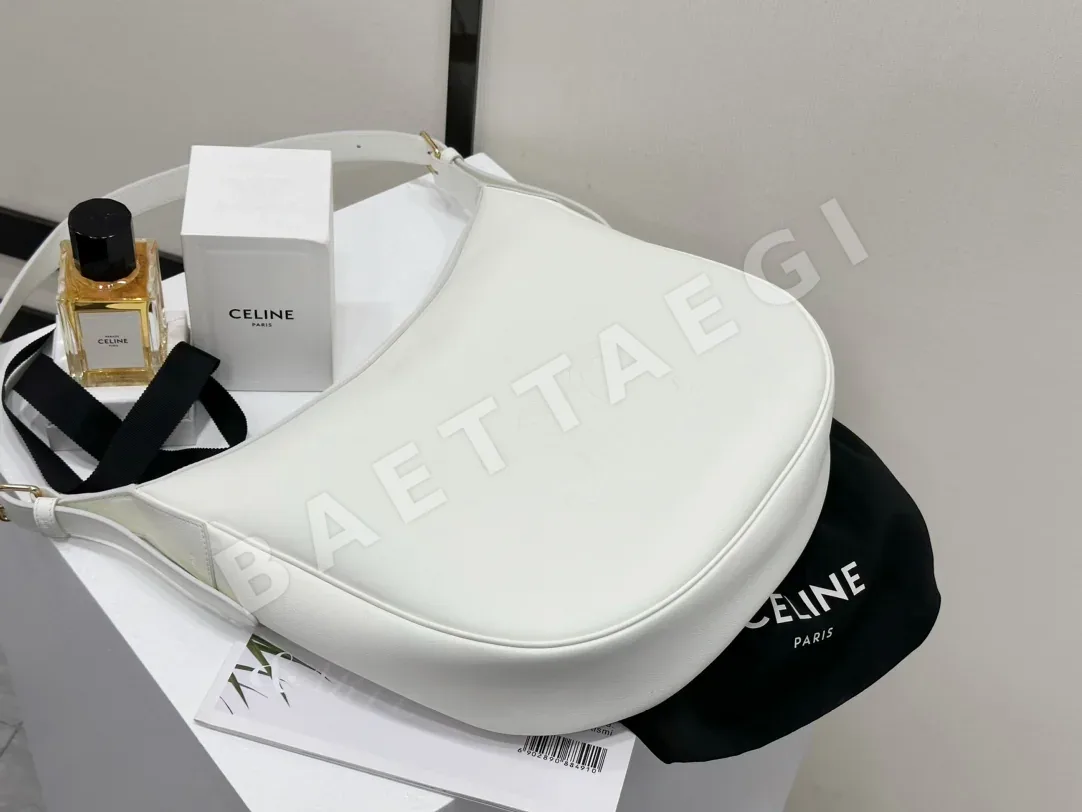 셀린느 소프트 문라이트 화이트 카프스킨 핸드백 상세 이미지 5