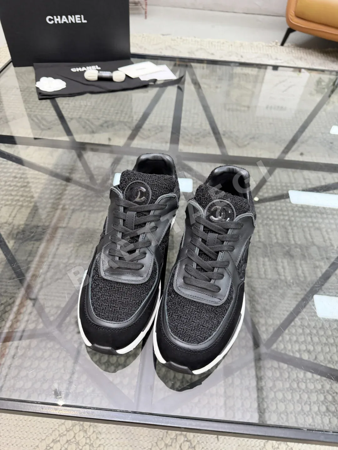샤넬 남성용 스웨이드 스니커즈 상세 이미지 3