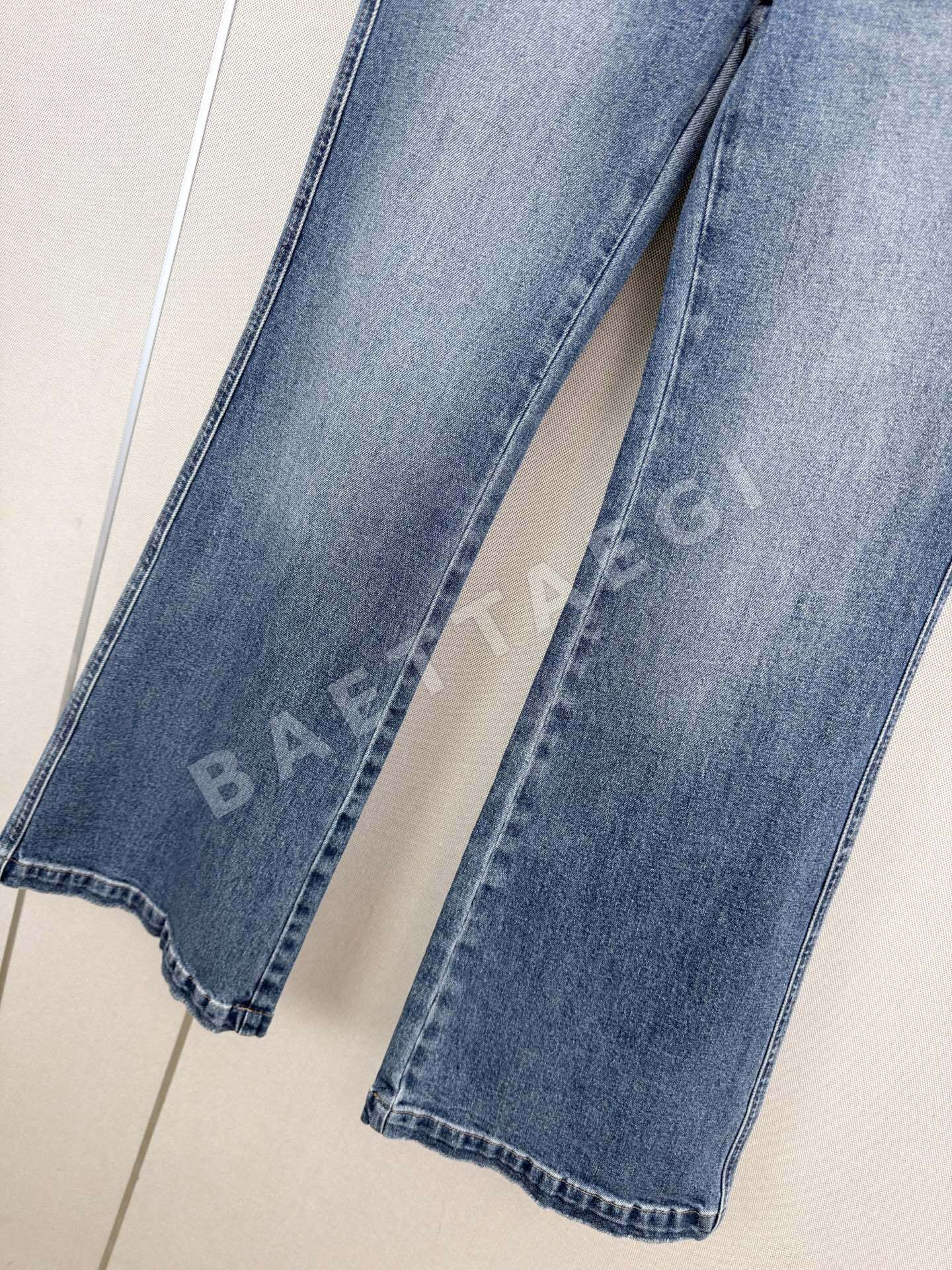 로에베 로고 라인스톤 프린트 플레어 진 바지 상세 이미지 5