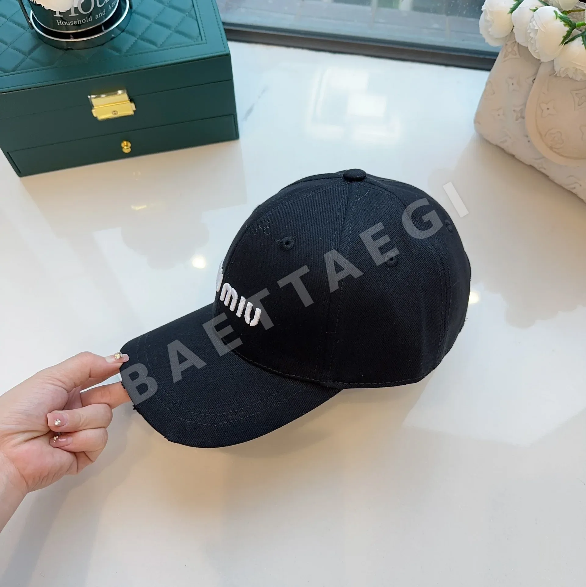 미우미우 모자 81074 Miu Miu Cap 상세 이미지 4