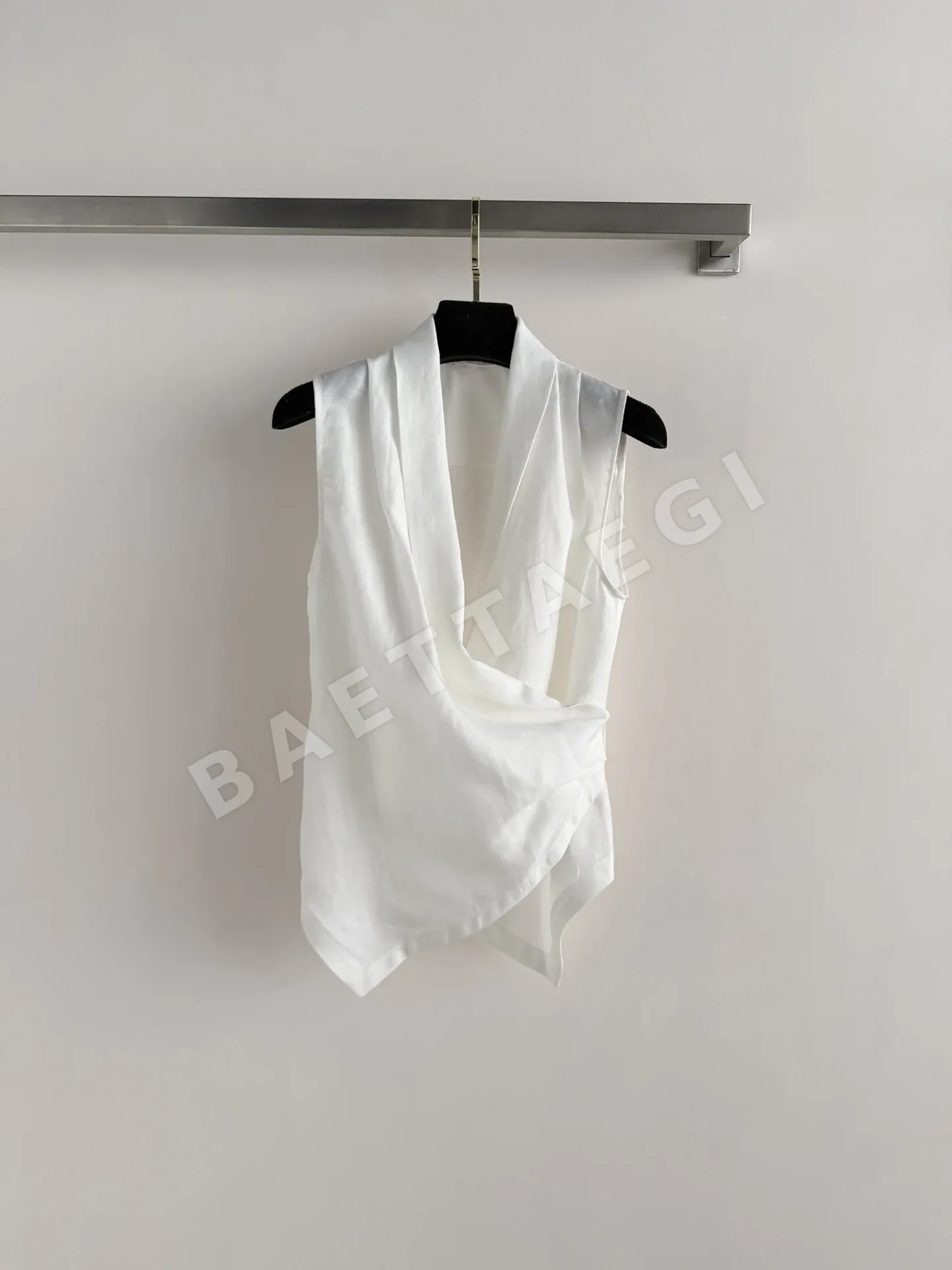 브루넬로쿠치넬리 린넨 노슬리브 크로스오버 셔츠 129673