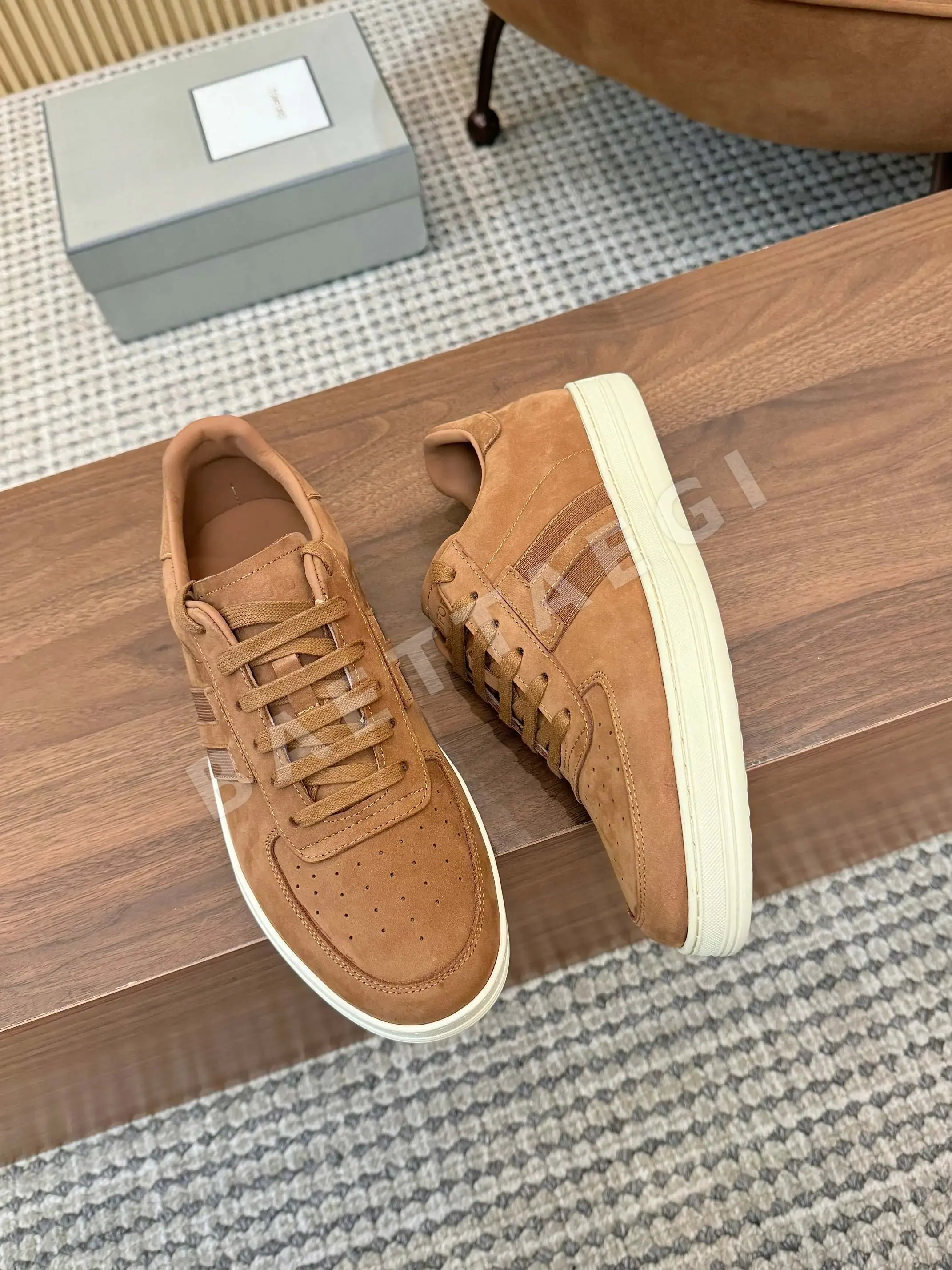 톰포드 진주 송아지가죽 레이스업 플랫 슈즈 상세 이미지 4