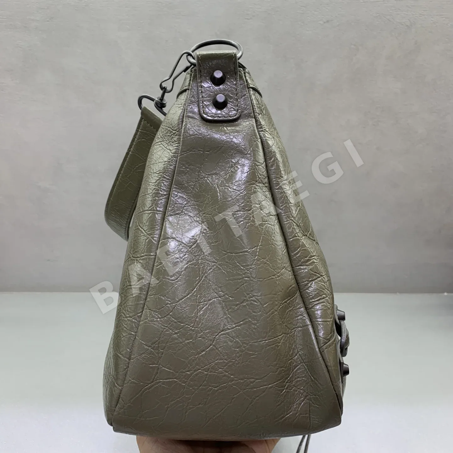 발렌시아가 모토크로스 바디백 가방 상세 이미지 3
