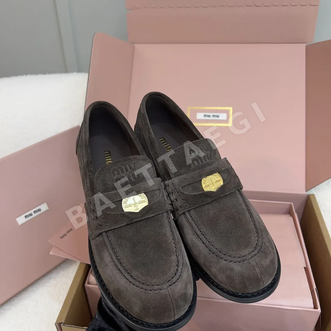 미우미우 레트로 코인 장식 로퍼 94348