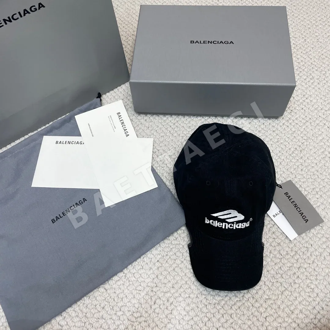 발렌시아가 흰색 자수 m 로고 야구모자 77958