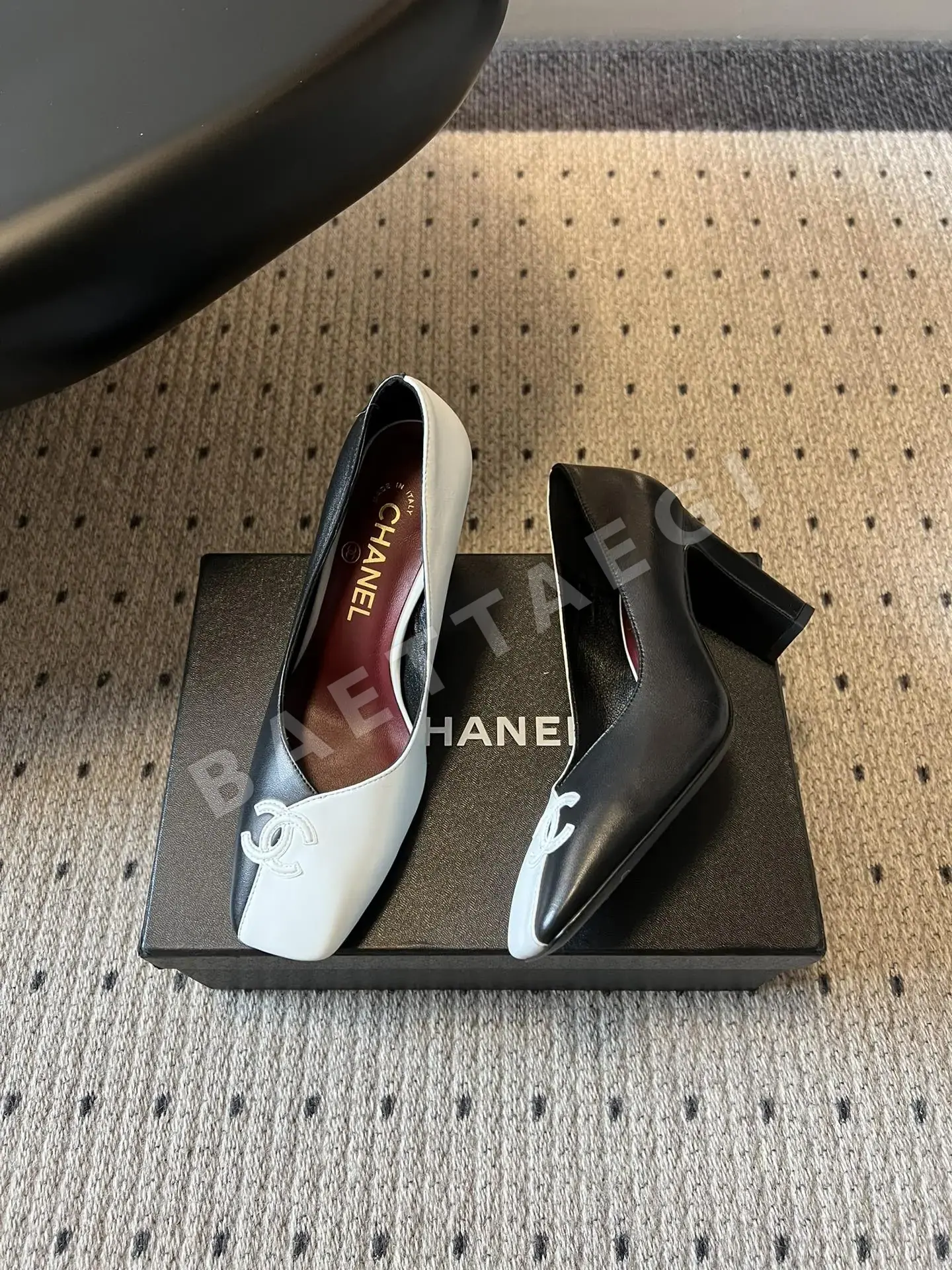 샤넬 뉴스퀘어 토 더블 C 장식 하이힐 신발 상세 이미지 2