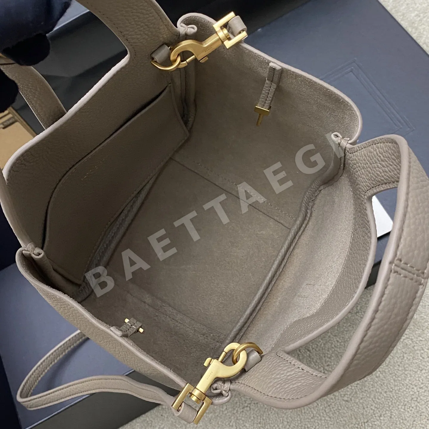 생로랑 Bea 스몰 토트백 상세 이미지 9