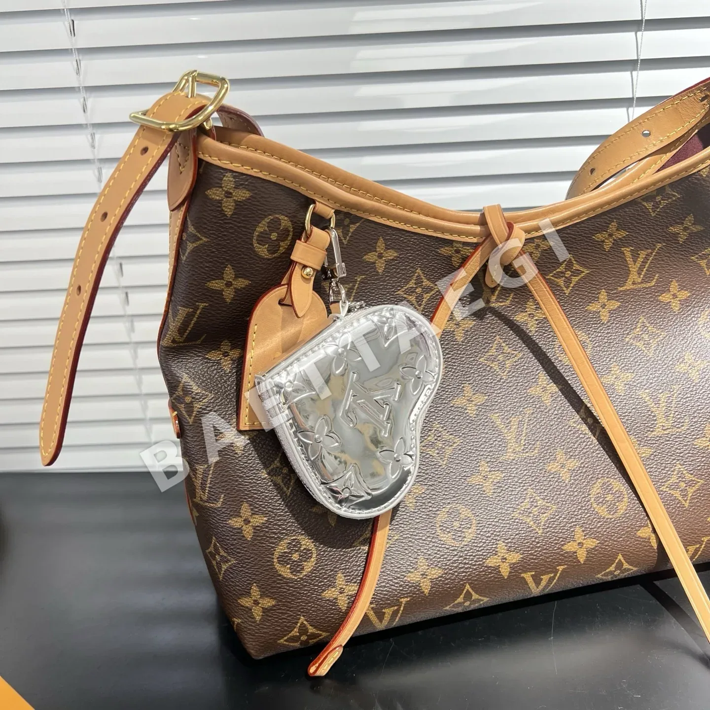 루이비통 LV 루이베어 하트 키링 상세 이미지 5