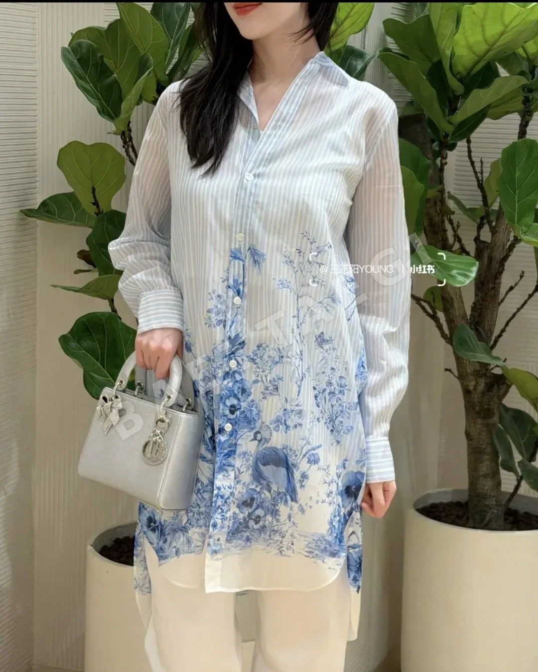 디올 블루 화이트 핀스트라이프 플로럴 시폰 원피스 96528