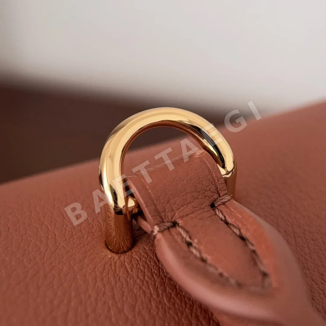 루이비통 마들렌 BB 숄더백 M28288 상세 이미지 4