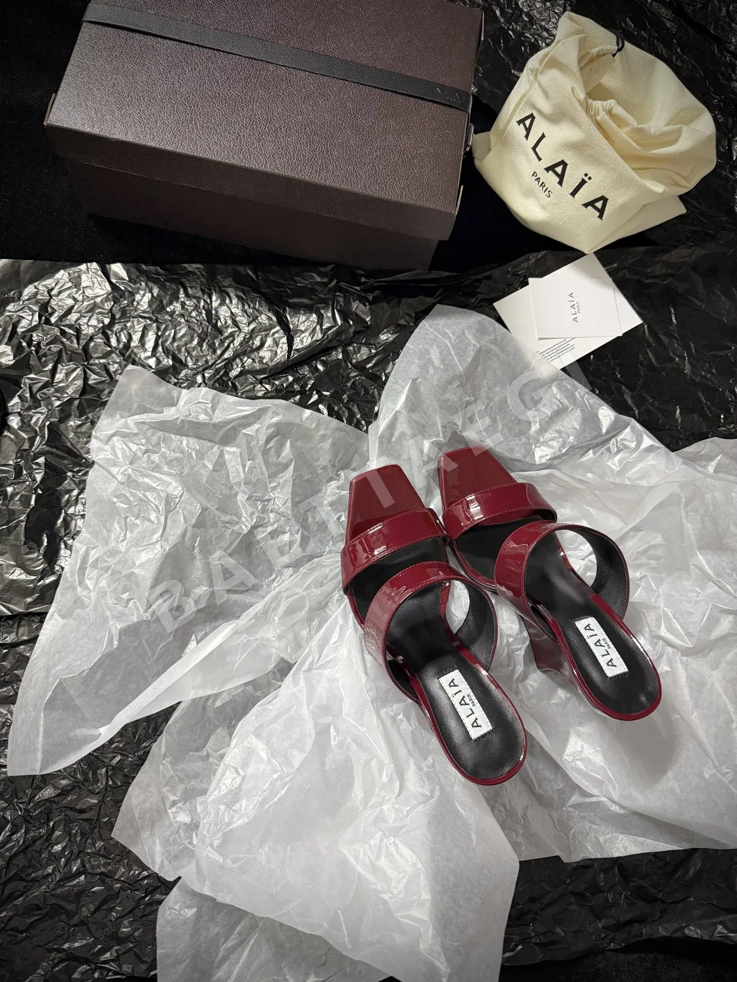 알라이아 미니멀리스트 뮬 121301