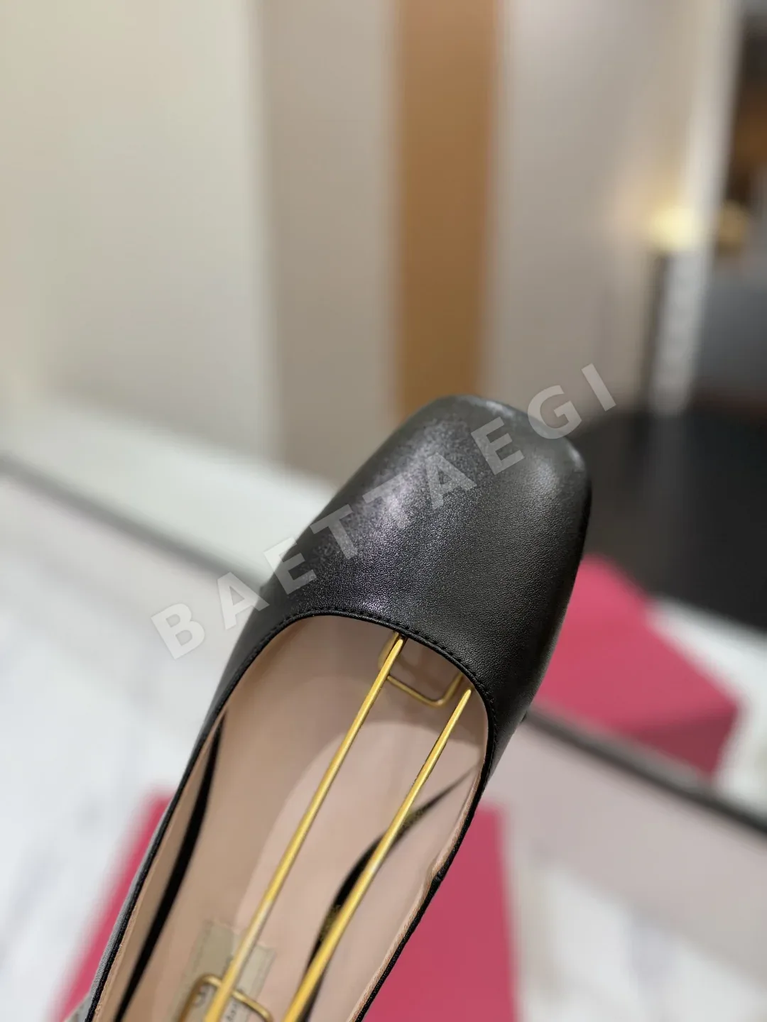 발렌티노 V로고 보우 라운드토 신발 상세 이미지 6