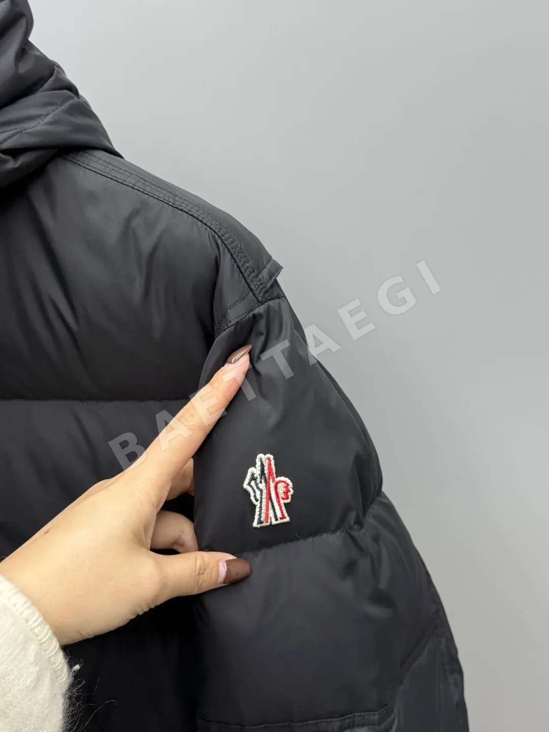 몽클레르 남성 후드 다운 패딩 재킷 상세 이미지 4