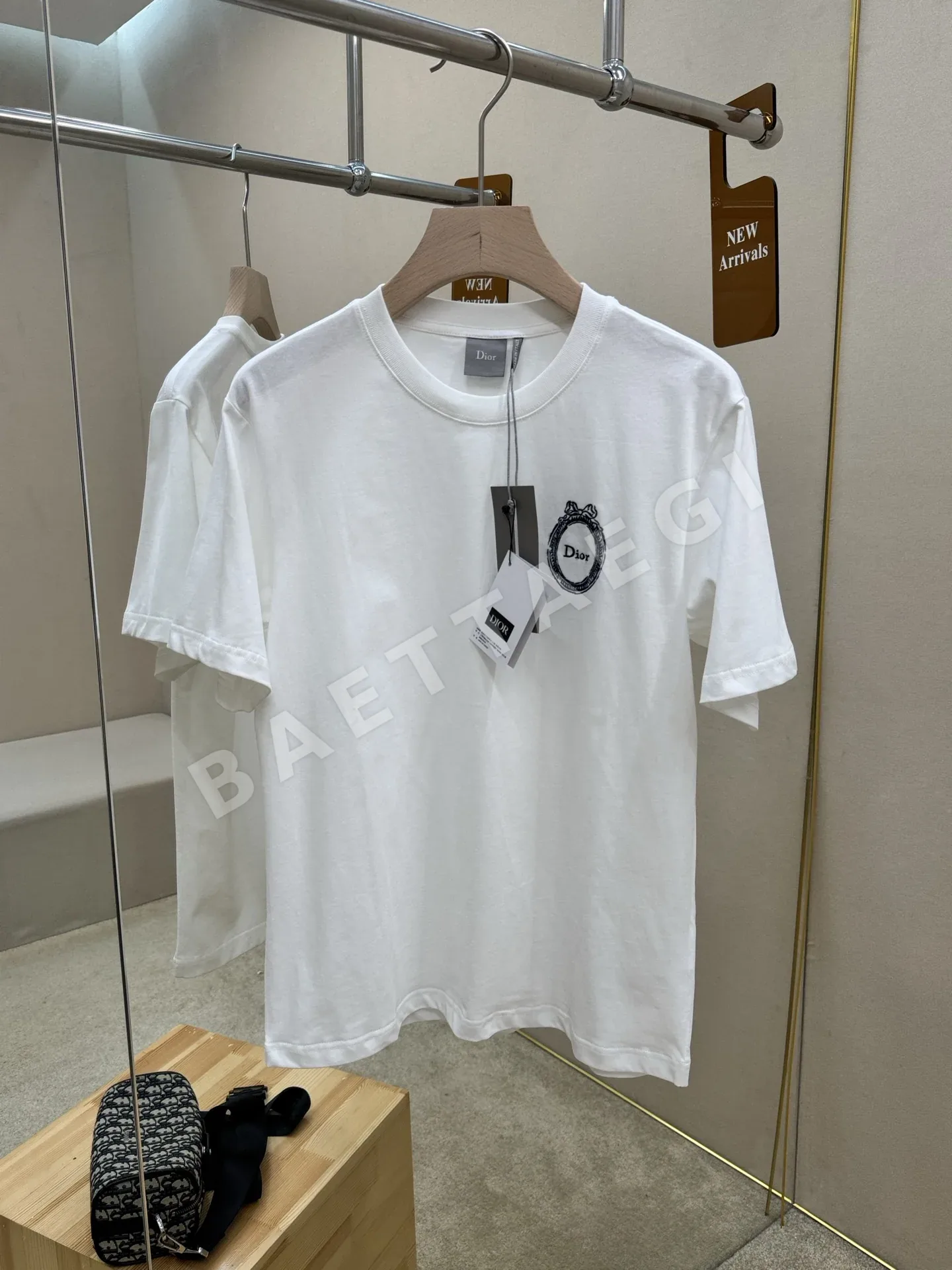 디올 자수 장식 남성 반팔 티셔츠 상세 이미지 3