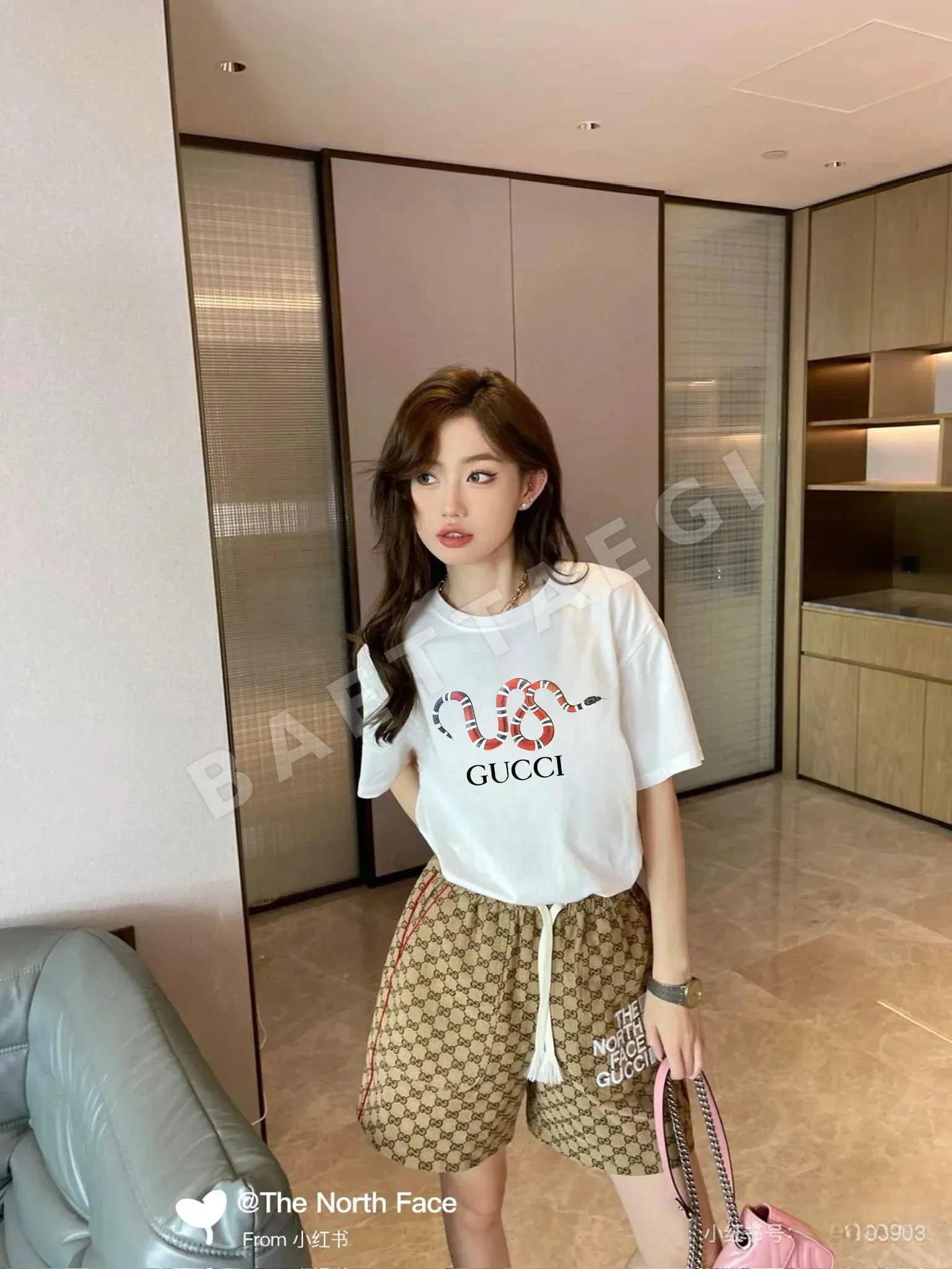 구찌 뱀의 해 한정 반팔 티셔츠 상세 이미지 3
