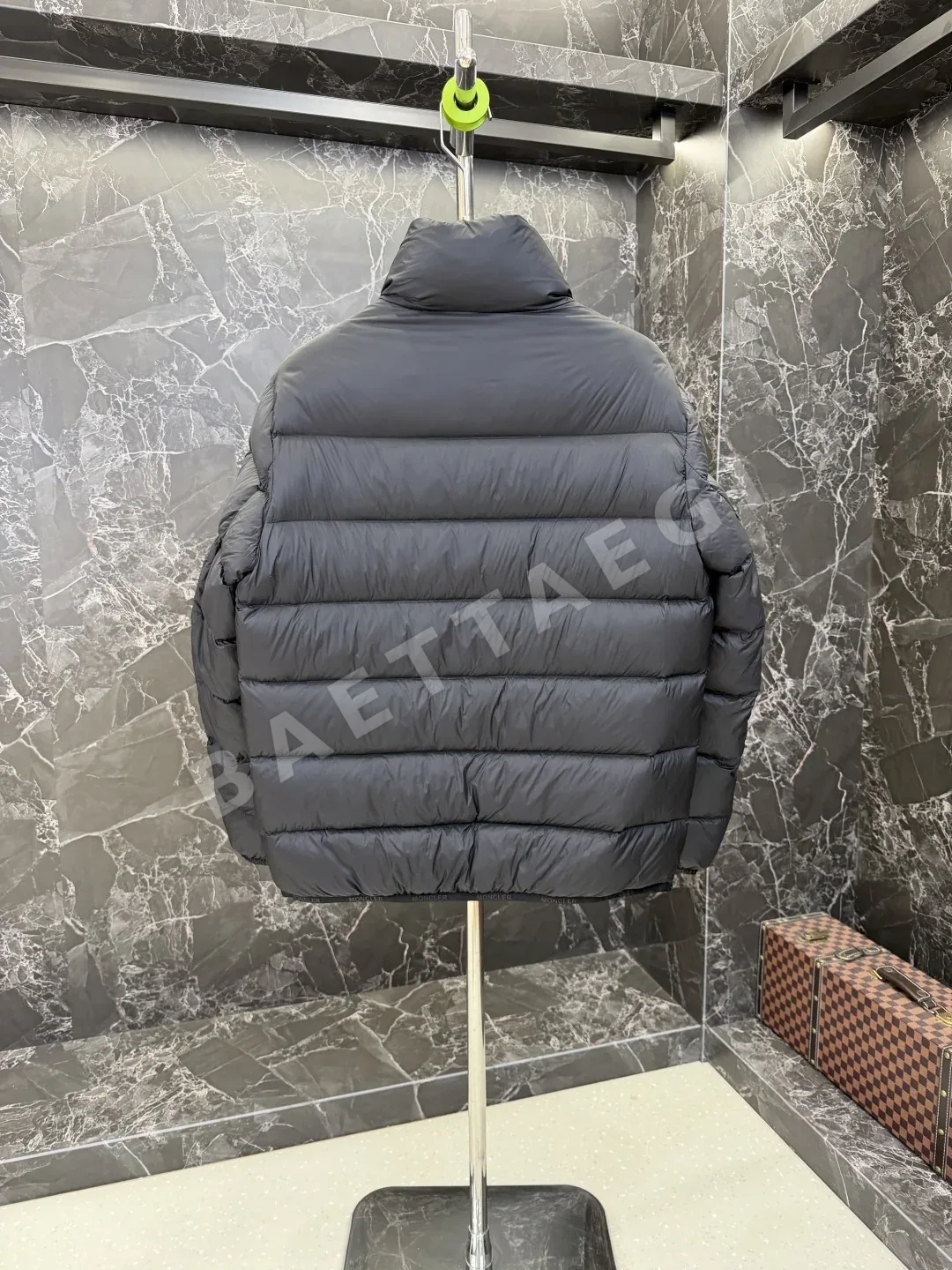 몽클레르 남성 다운 패딩 재킷 상세 이미지 9