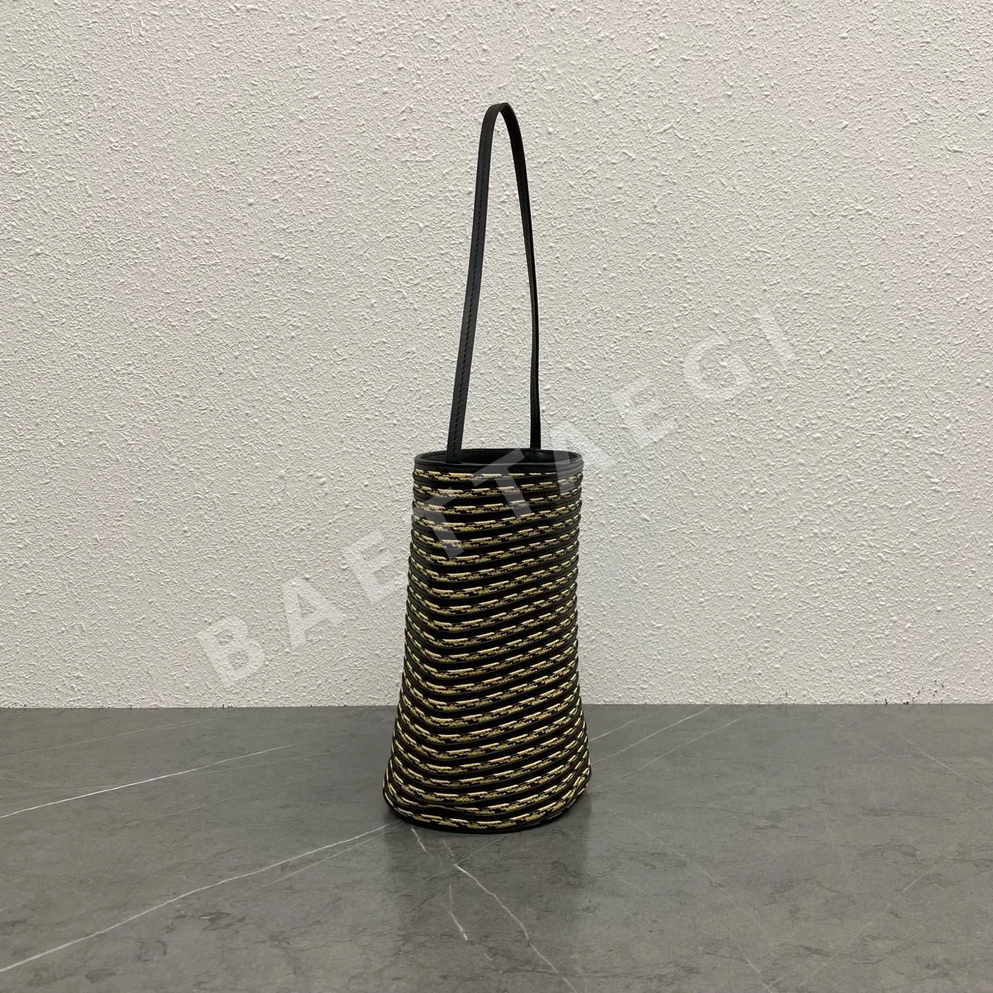 더로우 보 스몰 라피아 토트백 상세 이미지 2