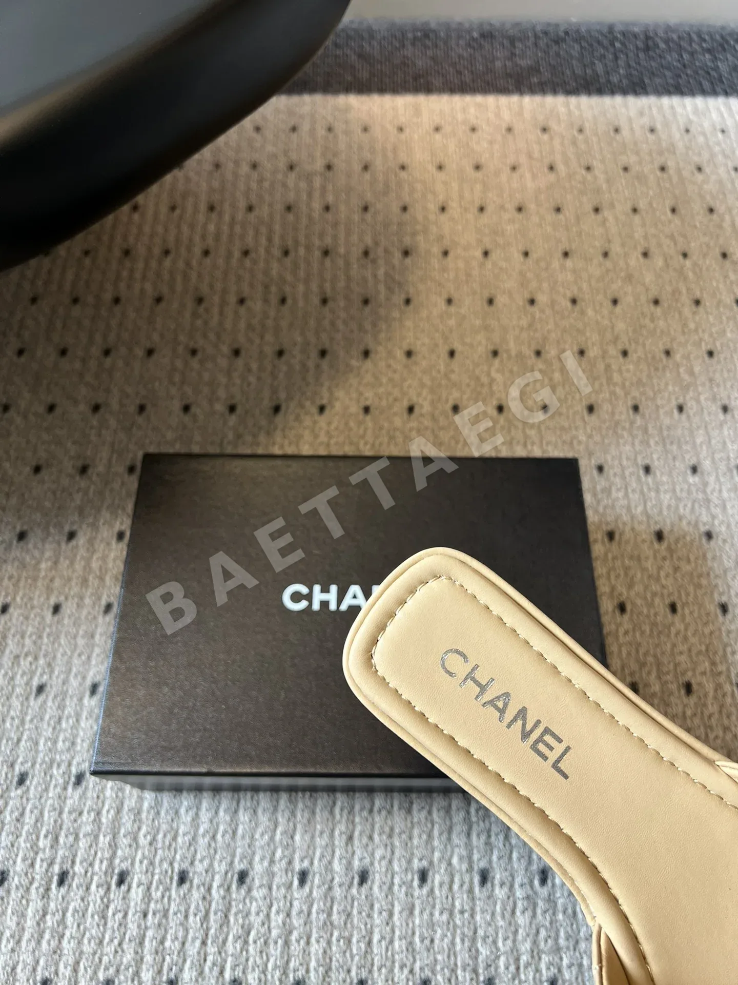 샤넬 다이아몬드 패턴 더블 C 플랫 샌들 상세 이미지 8