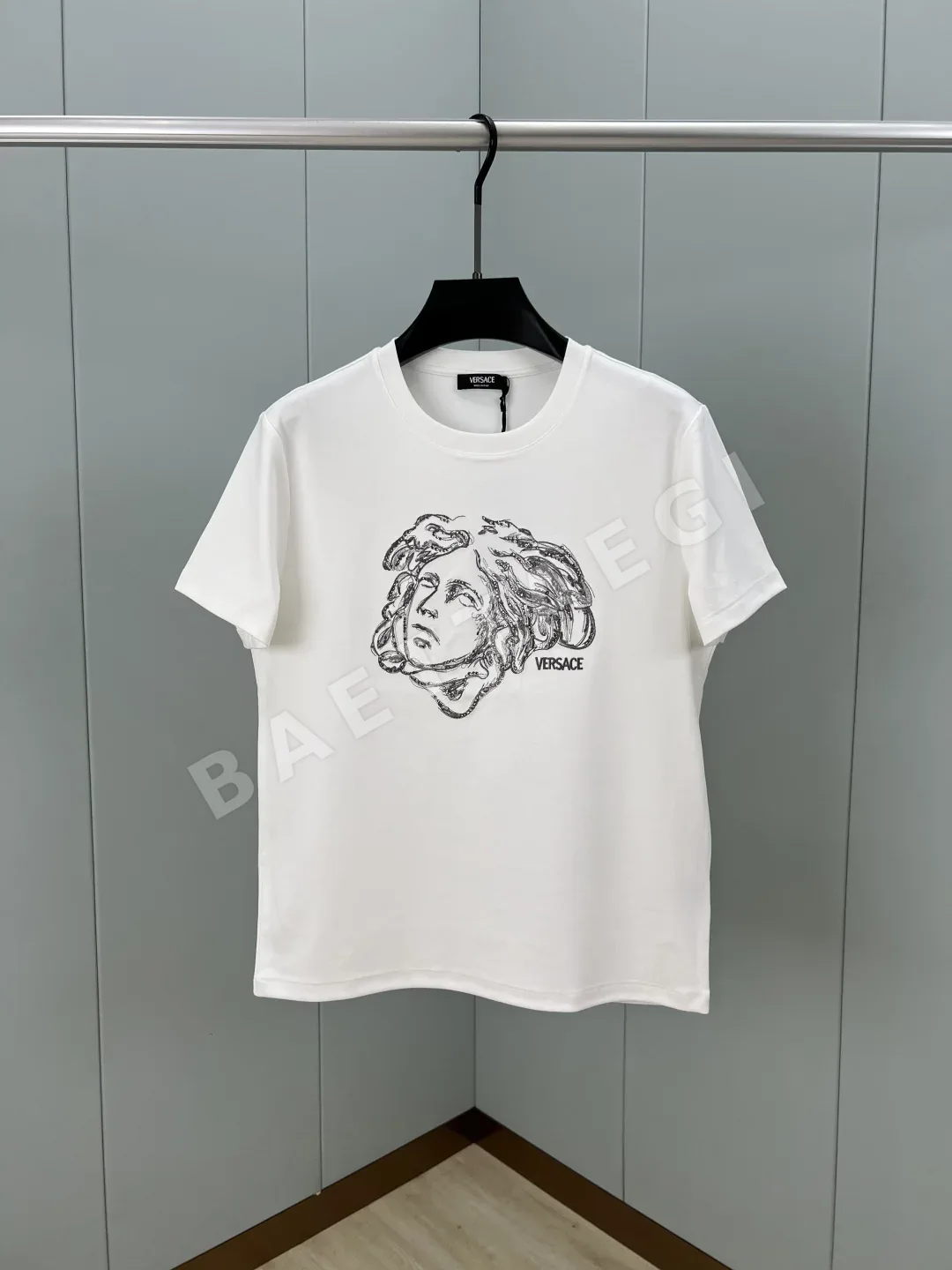베르사체 메두사 스터디 3D 자수 남성 반팔 티셔츠 상세 이미지 4