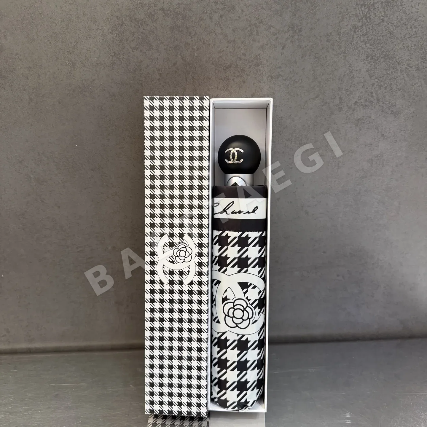 샤넬 3단 접이식 자동 우산 85357