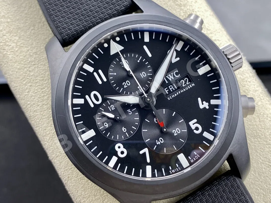 IWC 파일럿 탑건 크로노그래프 블랙 세라믹 시계 상세 이미지 2