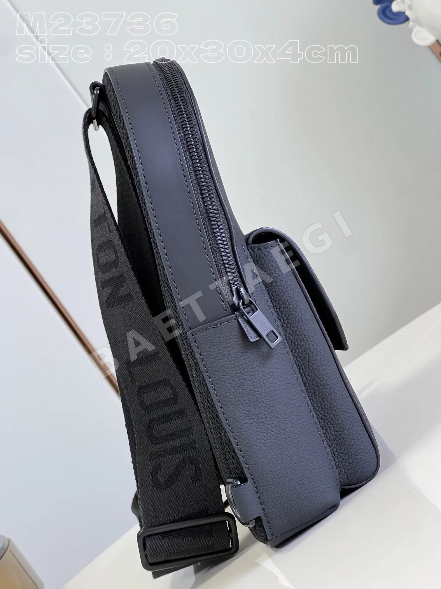 루이비통 M23736 블랙 백팩 숄더백 상세 이미지 3