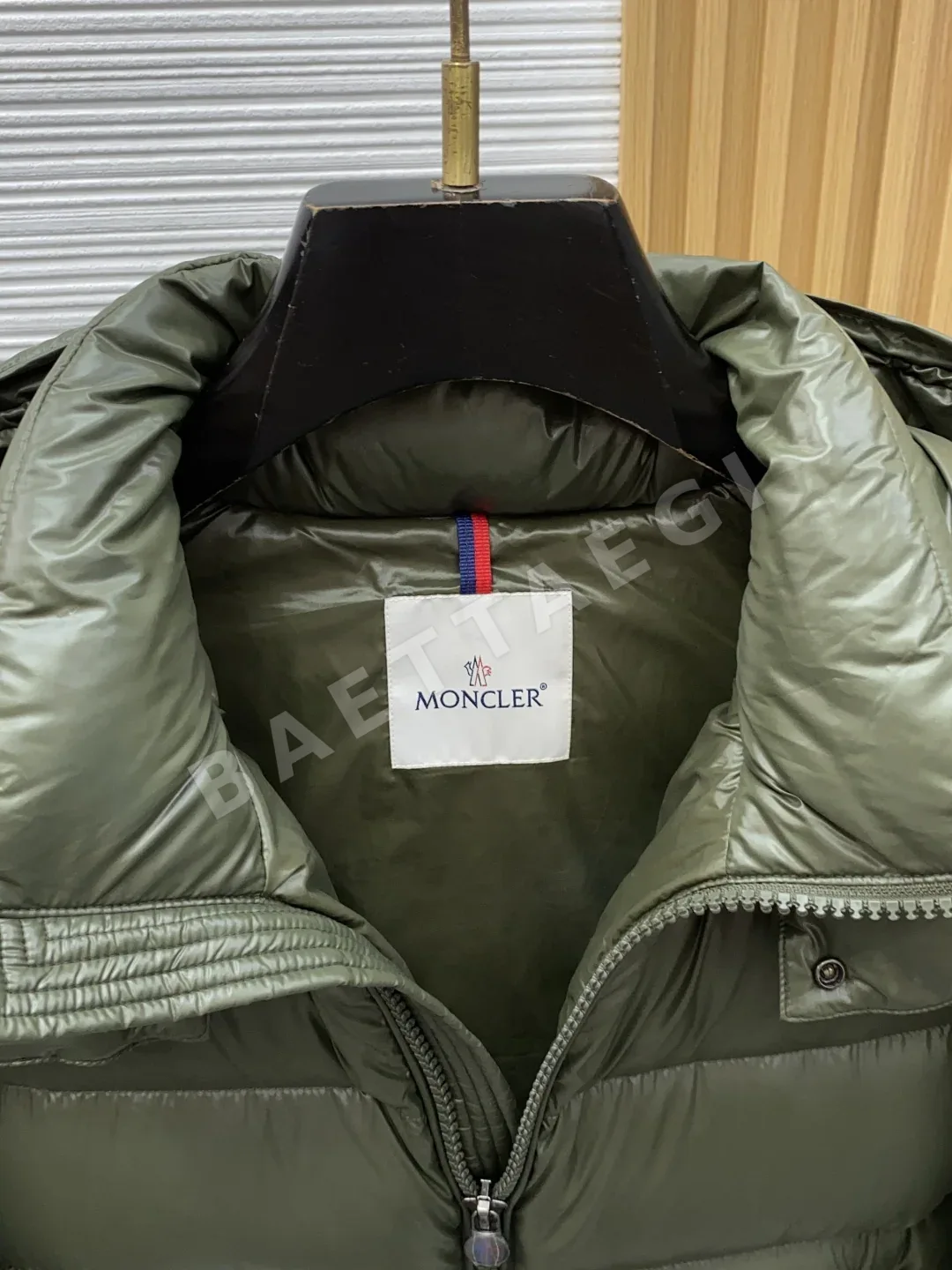 몽클레르 마야(Moncler Maya) 후드 쇼트 다운 자켓 상세 이미지 3