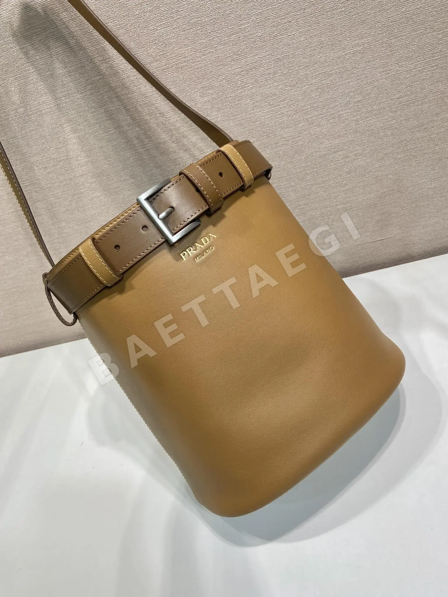 프라다 카프스킨 버킷백 1BE085 상세 이미지 3