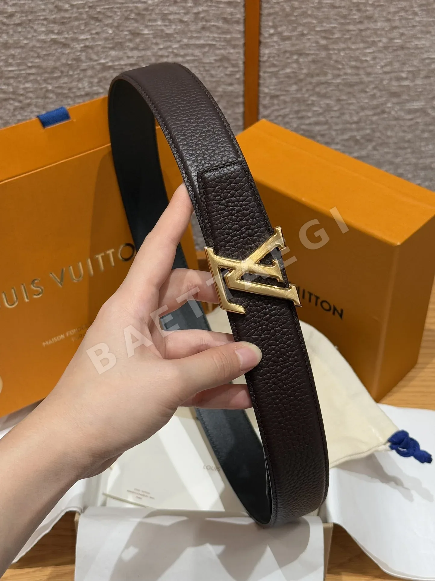 루이비통 스테인리스 스틸 버클 양면 가죽 벨트 상세 이미지 4