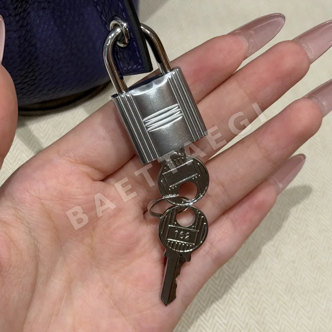 에르메스 피코탄 락 크레망스 가죽 가방 상세 이미지 9