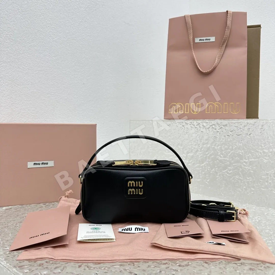 미우미우 블랙 가죽 런치박스 백 68238