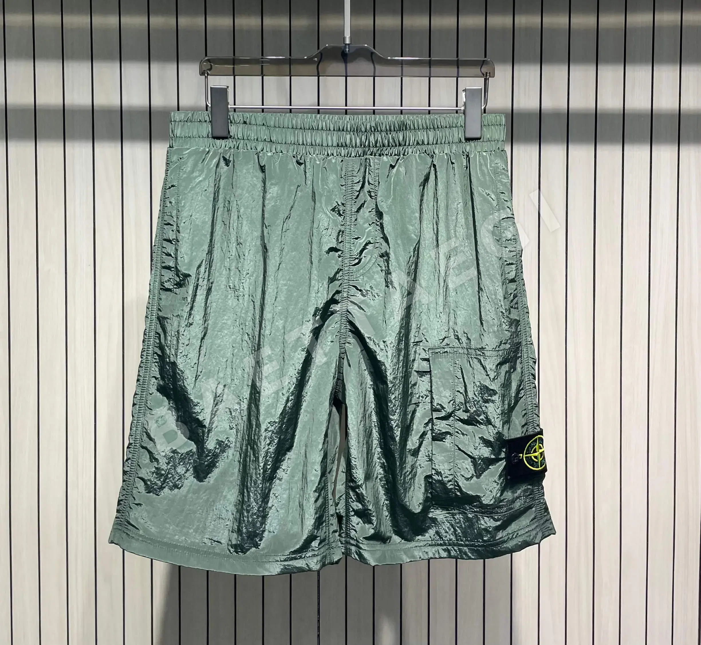 스톤아일랜드 메탈 나일론 허리 밴드 남성 반바지 상세 이미지 2