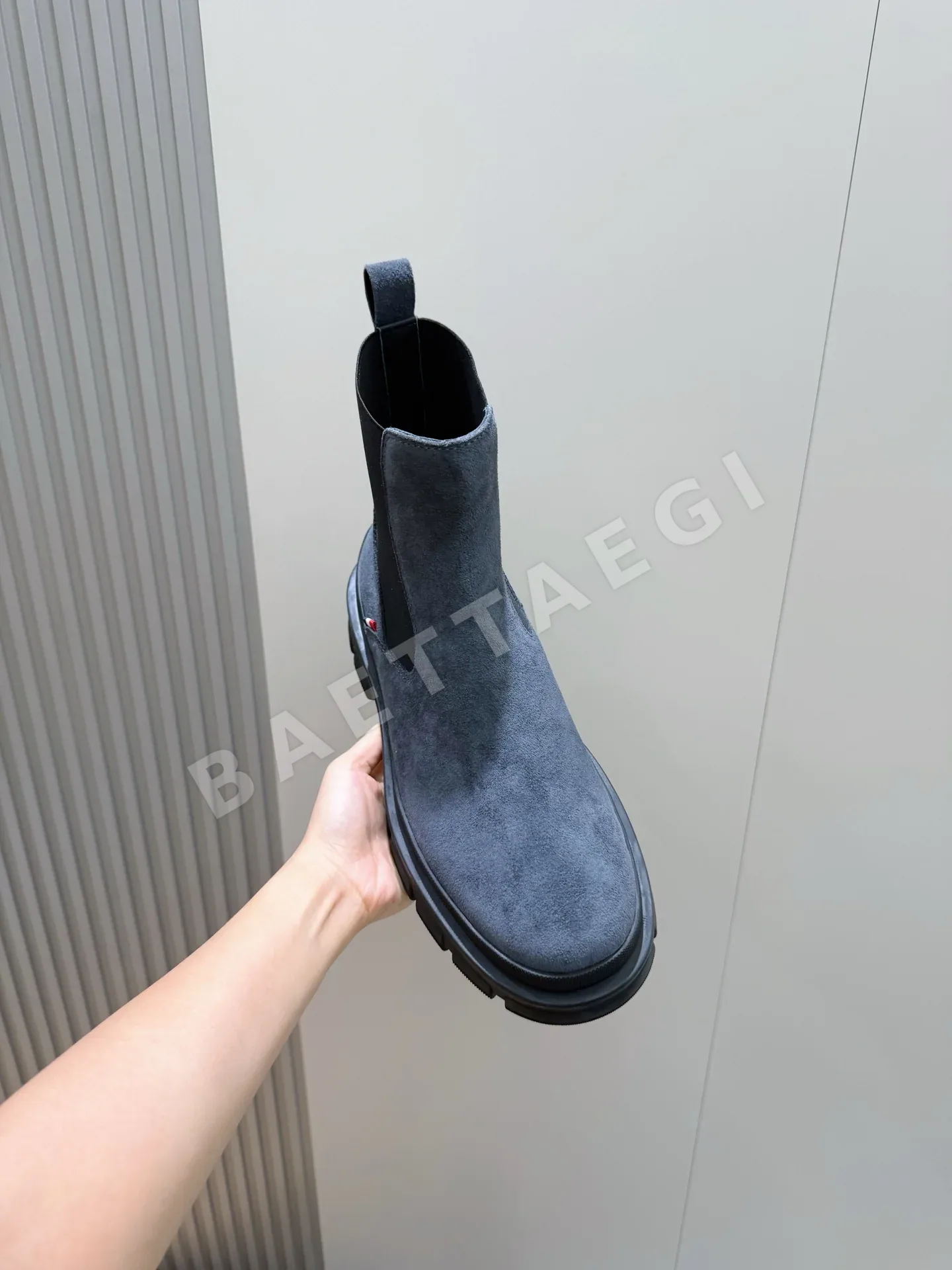 몽클레르 부츠 남성 소가죽 하이컷 디자인 상세 이미지 4