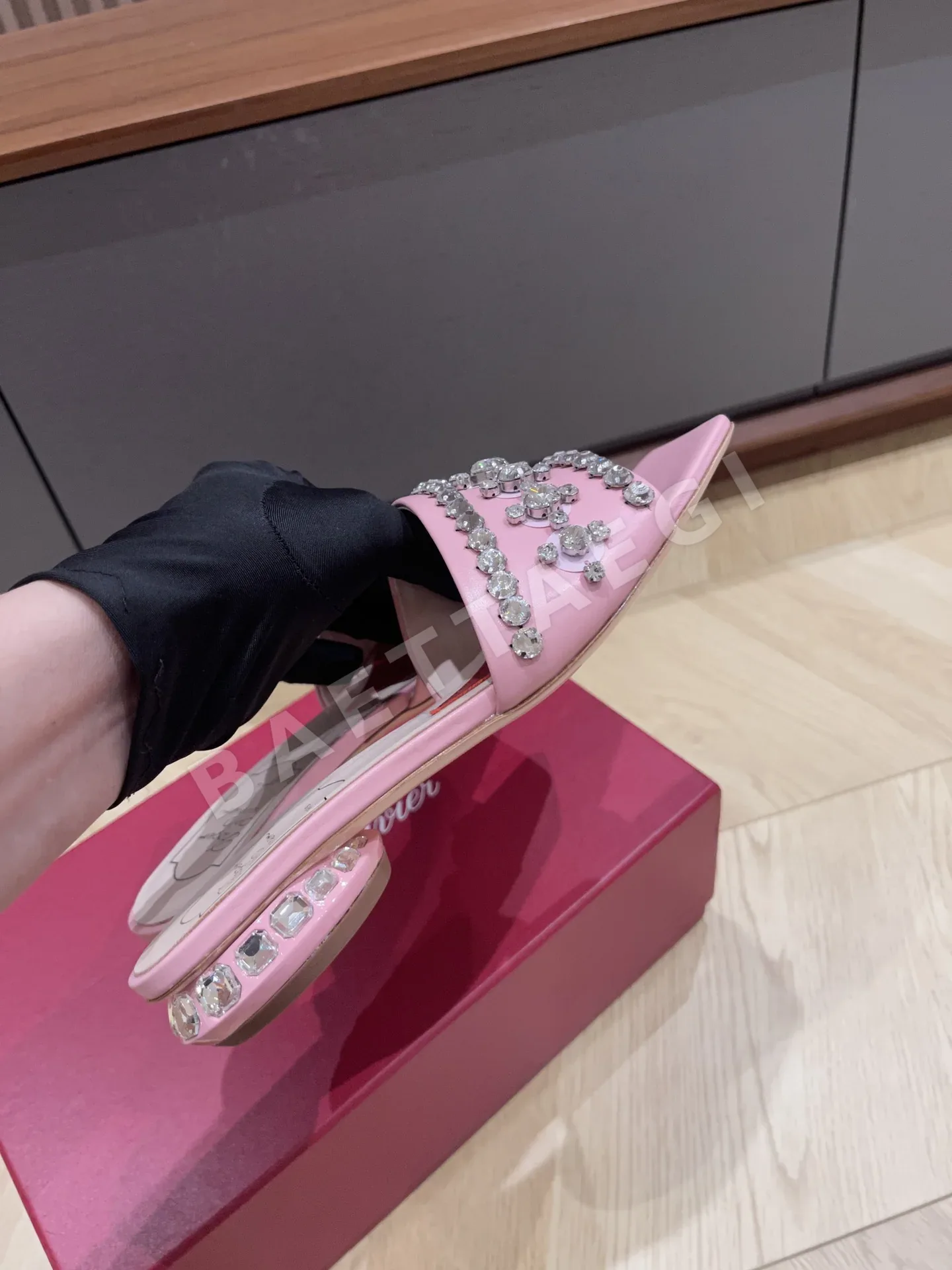 로저비비에 뉴 라인스톤 슬리퍼 상세 이미지 6