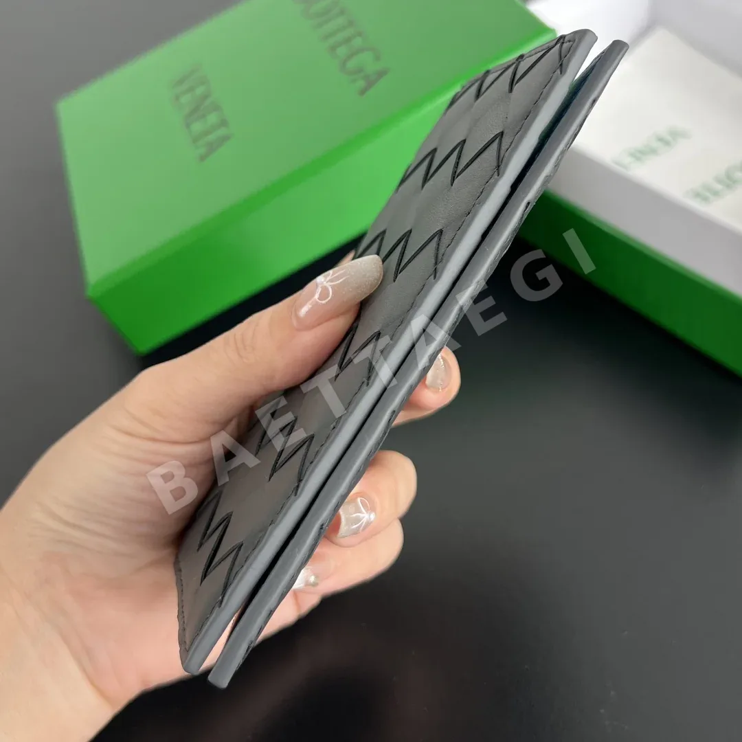 보테가베네타 소가죽 직조 여권 지갑 5022 상세 이미지 2