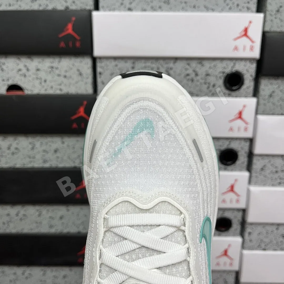 나이키 줌 보메로 18 HV8154-100 201115 Nike Zoom Vomero 18 상세 이미지 5