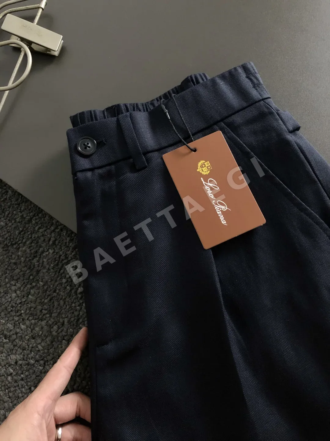 로로피아나 실크 린넨 네이비 남성 반바지 상세 이미지 3