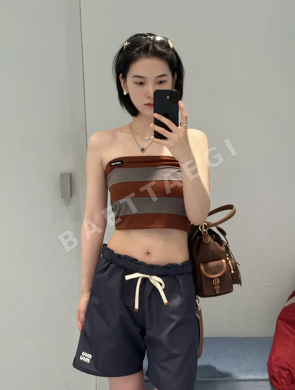 미우미우 네이비 나일론 반바지 101549