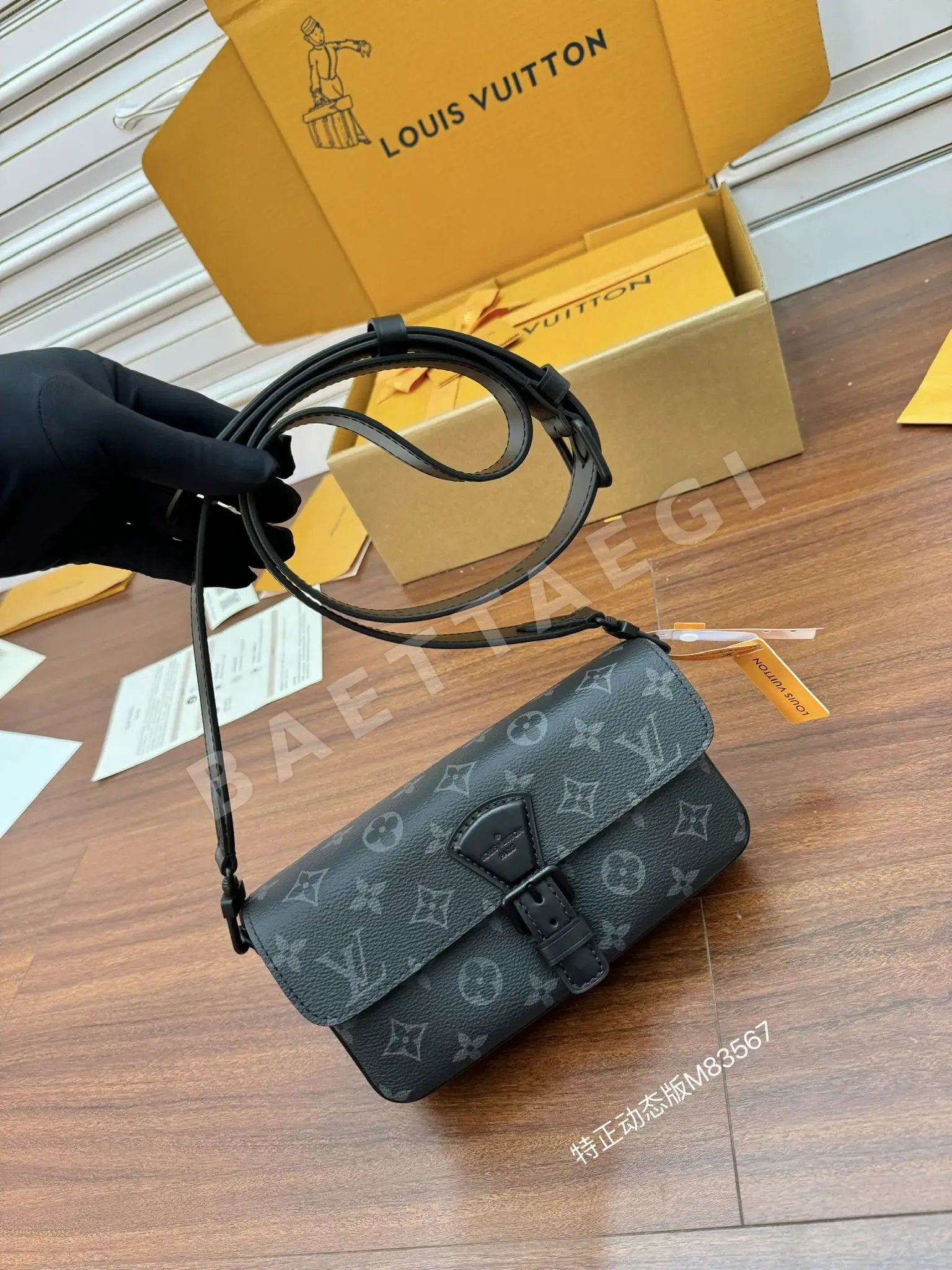 루이비통 다이내믹 코드 가죽 가방 M83567