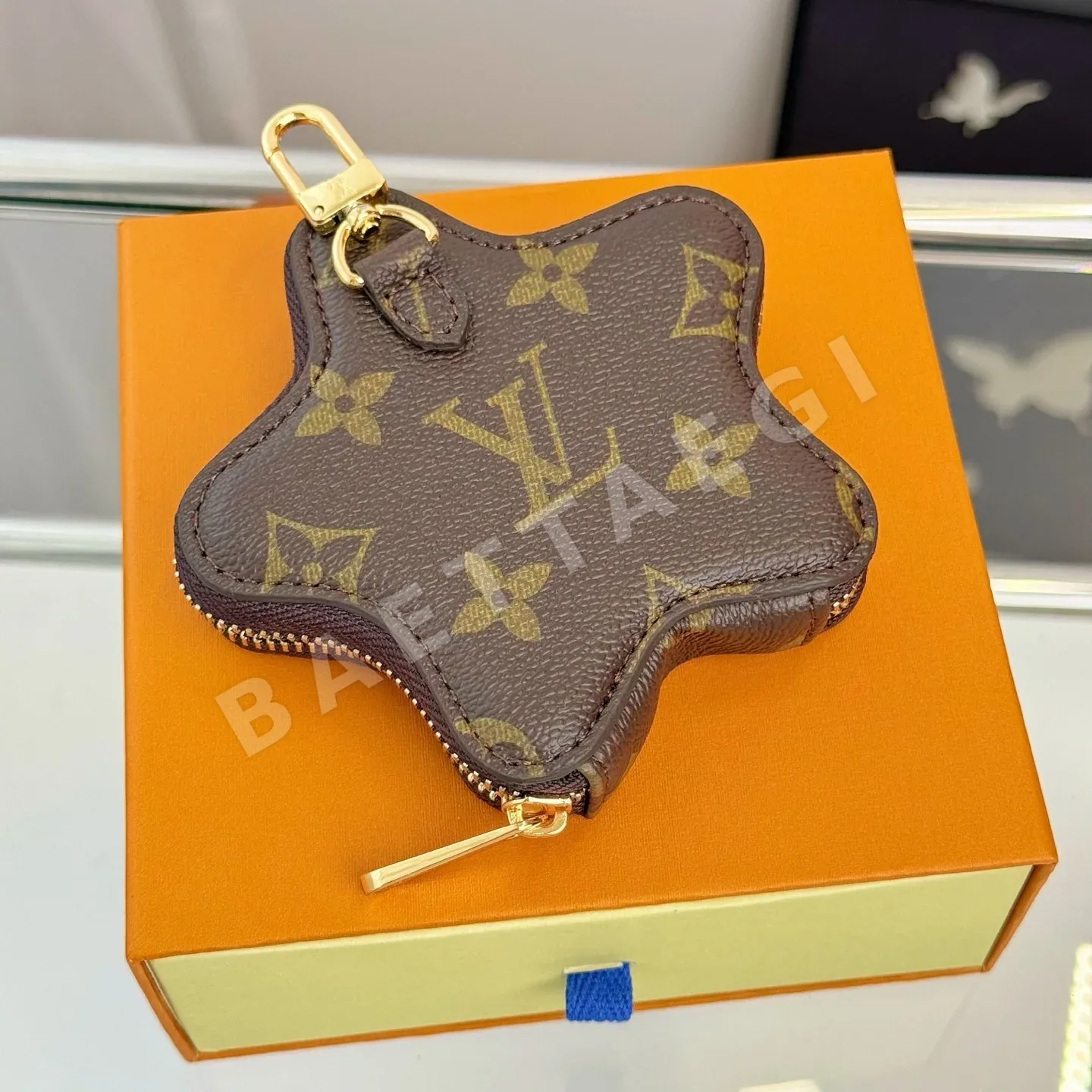루이비통 LV 루이베어 스타 별 모양 코인파우치 키링 상세 이미지 4