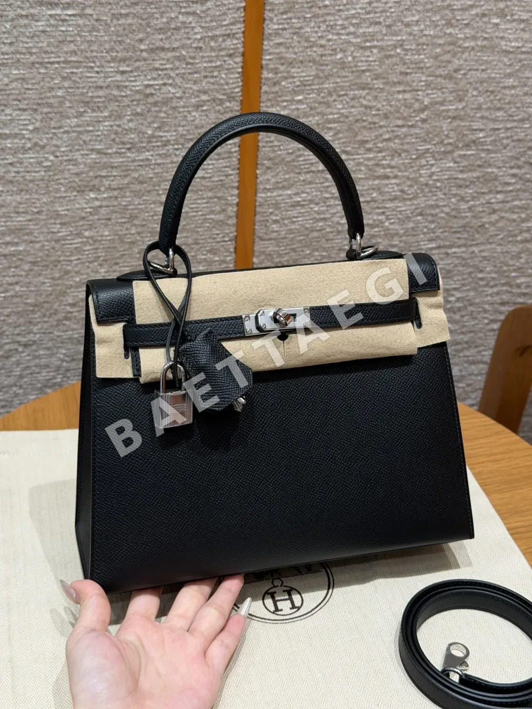 에르메스 켈리 25 블랙 가방 상세 이미지 1